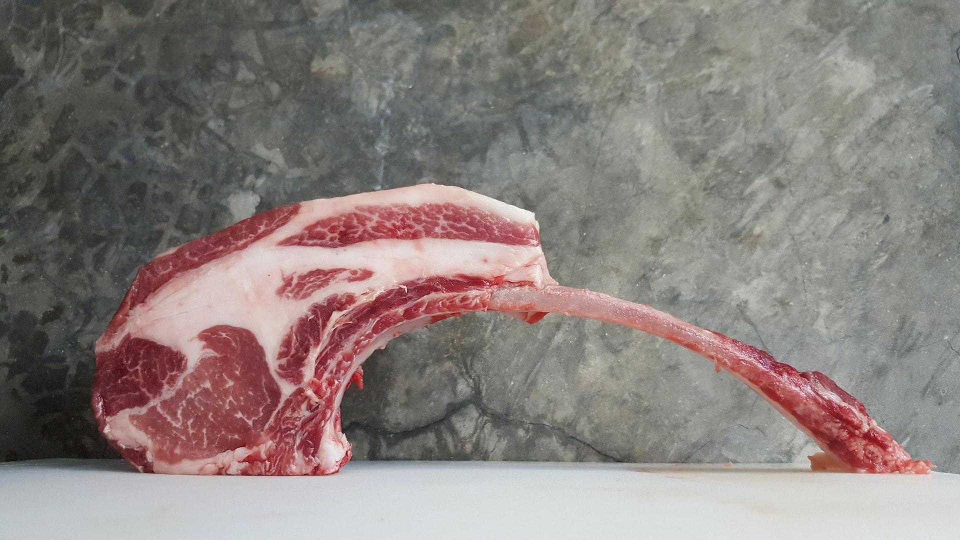 tomahawk steak